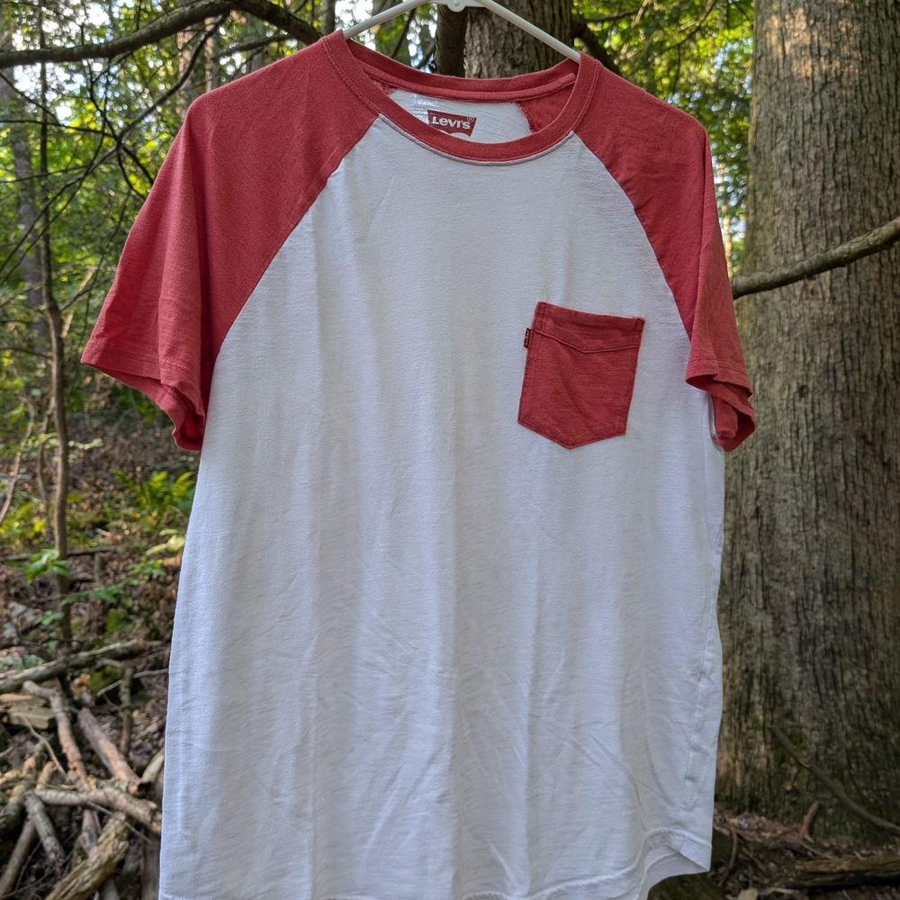 Levi's Men's Red and White Pocket Tee